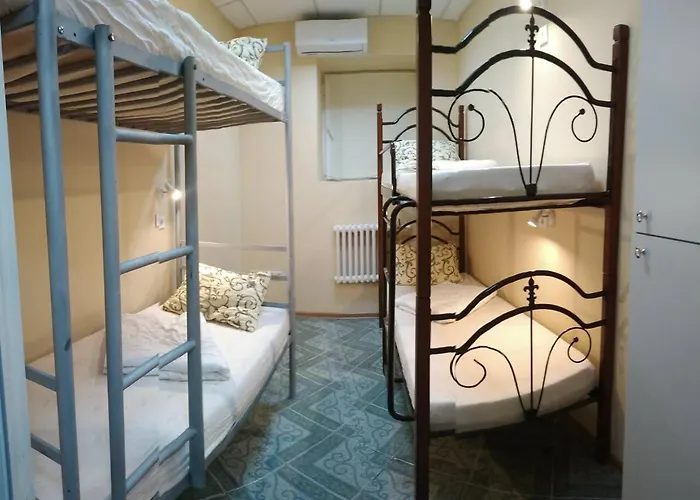 адмирал Hostal *