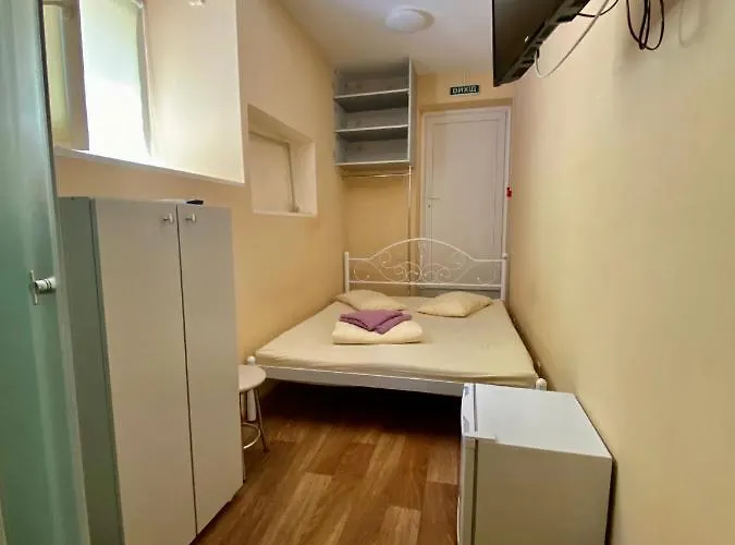 адмирал Hostel *